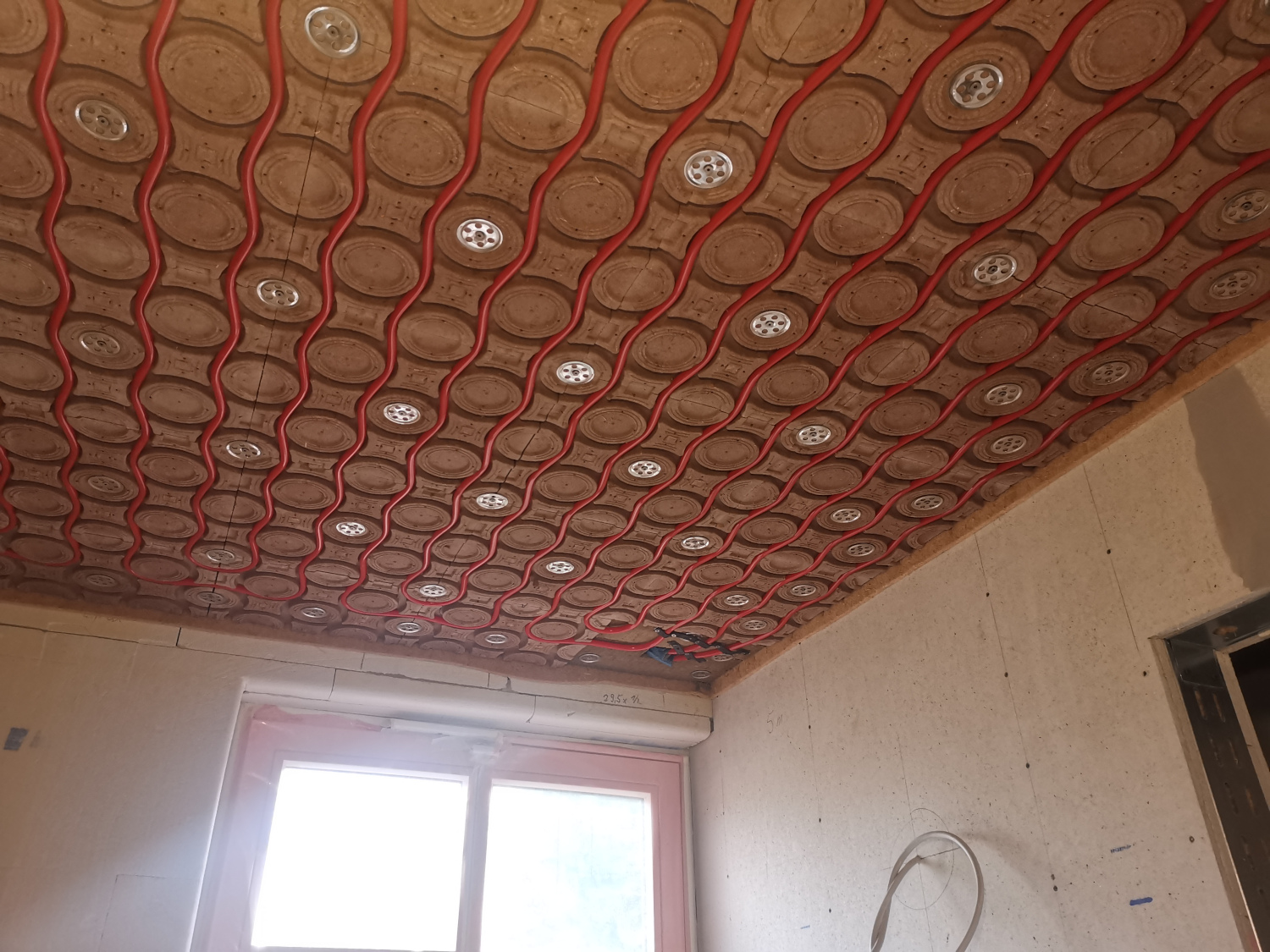 Dorfgemeinschaftshaus-10-Deckenflaechenheizung-Sanierung-oekologisch