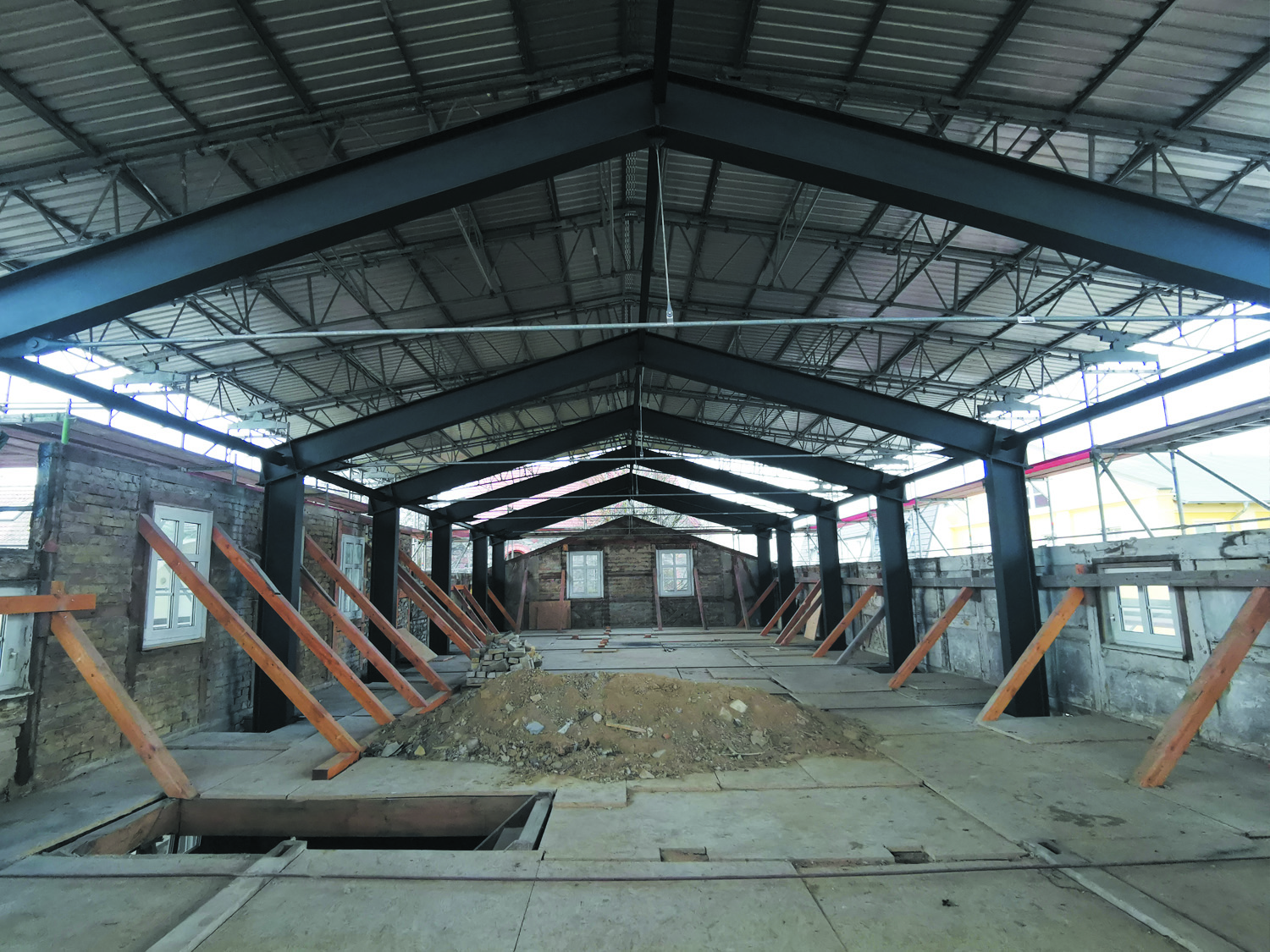 Dorfgemeinschaftshaus-12-Dach-Dachgeschoss-Stahlrahmen-Sanierung