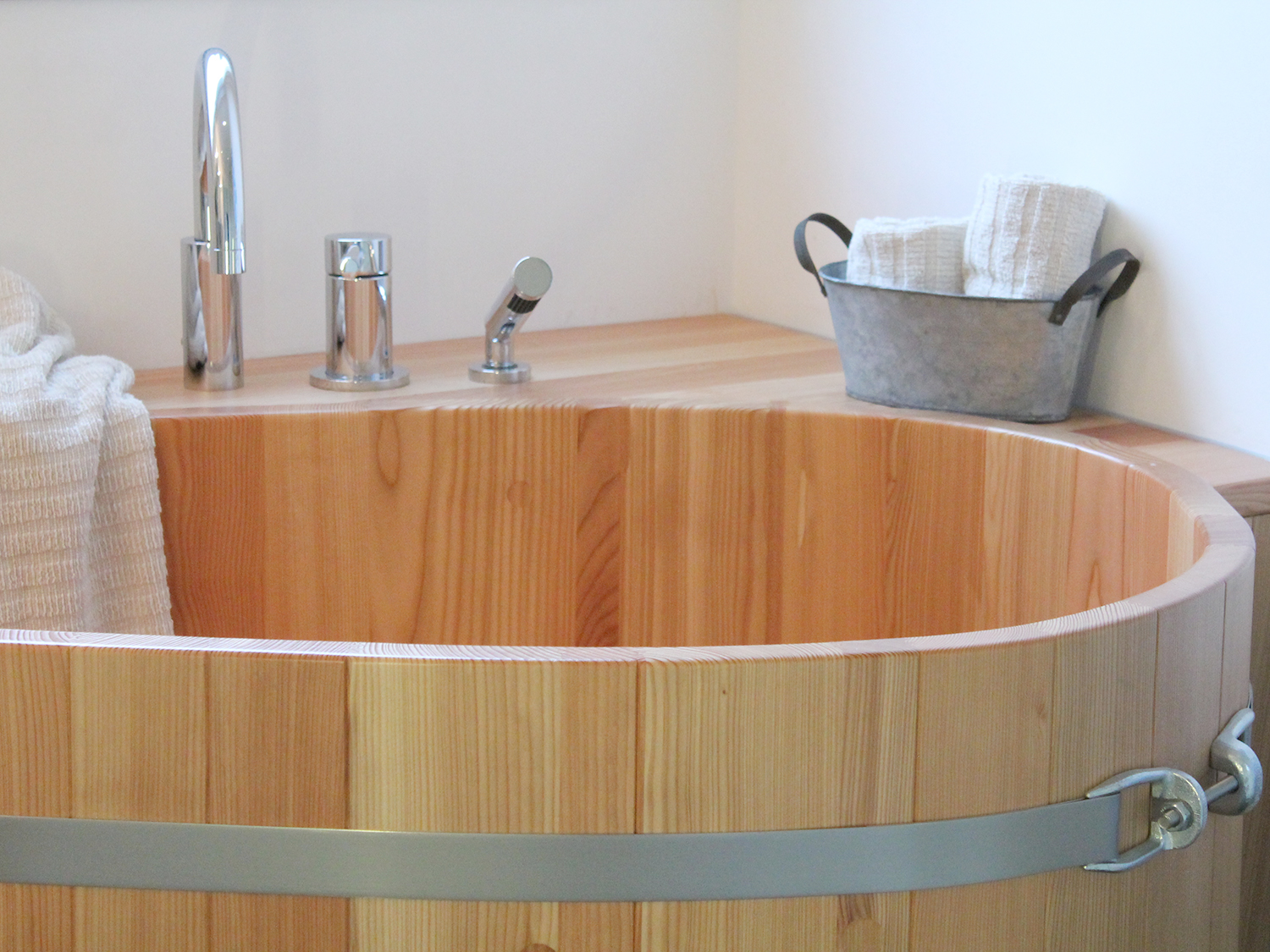 Spreeplan-Projekt-UG-gesund-Bauen-Bad-Sanierung-oekologisch-nachhaltig-Holzbadewanne