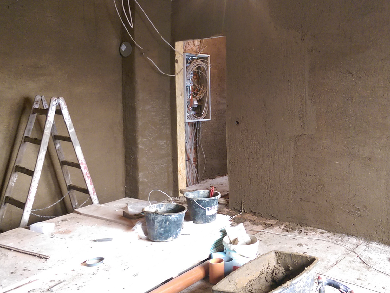 Spreeplan-Projekt-UG-gesund-Bauen-Ferienwohnung-nachhaltig-oekologisch-Schlafzimmer-Lehmputz-in-Sachsen-Anhalt