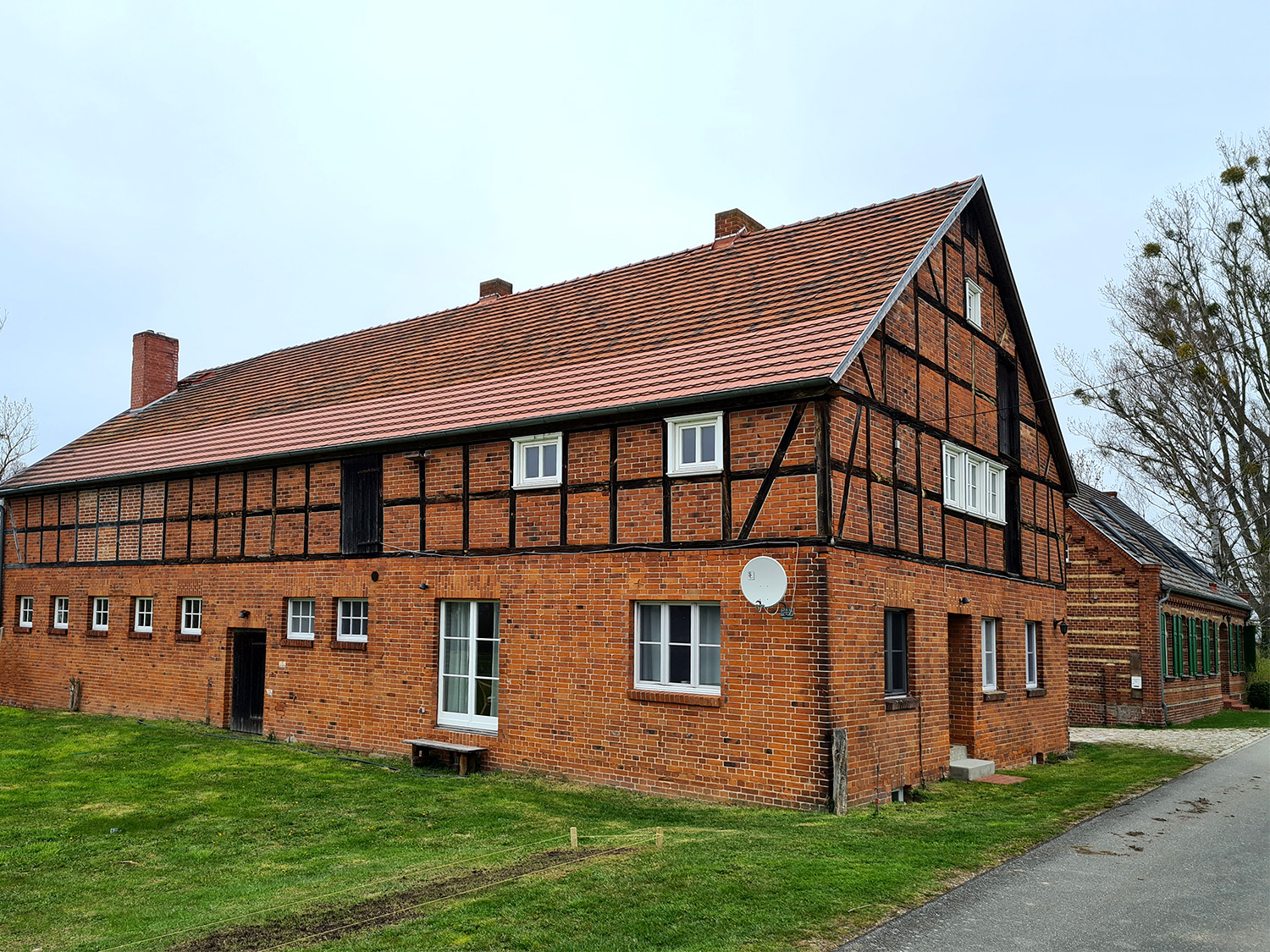 Spreeplan-Projekt-UG-gesund-Bauen-Ferienwohnung-nachhaltig-oekologisch-Schlafzimmer-Strassenansicht-in-Sachsen-Anhalt