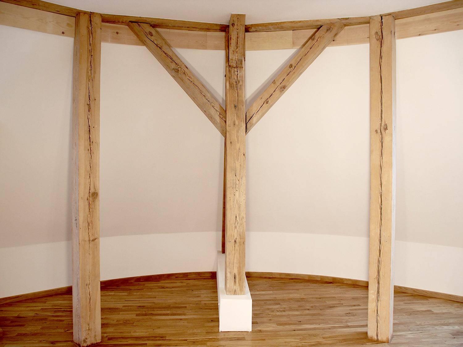 Spreeplan-Projekt-UG-gesund-Bauen-Work-Space-Dachraum-Sanierung-geoelte-Boeden-und-Deckenheizung-in-Berlin