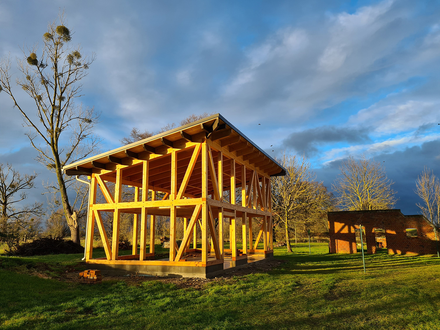 flusshof-schuppen-Spreeplan-Projekt-UG-gesund-Bauen-Schuppen-nachhaltig-oekologisch-Holzskelett