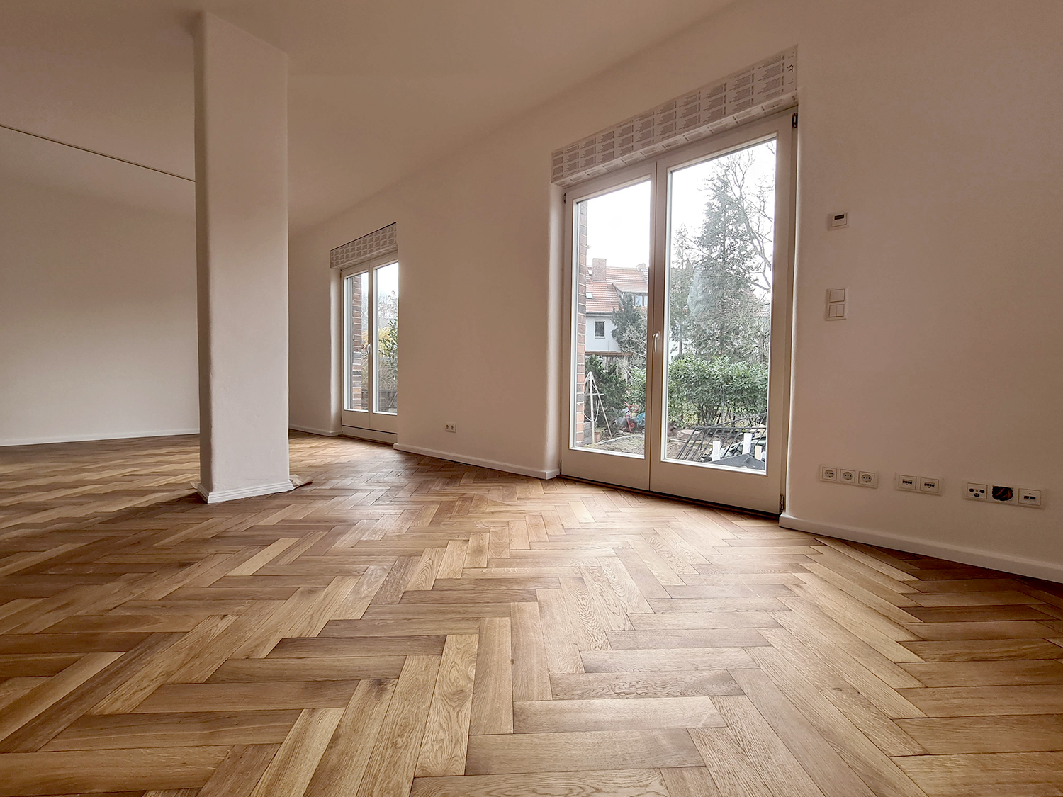 spreeplan-doppelhaus-haelfte-denkmalschutz-fachwerkhaus-oekologische-sanierung-gesund-bauen-Holzparkett-Lehmputz