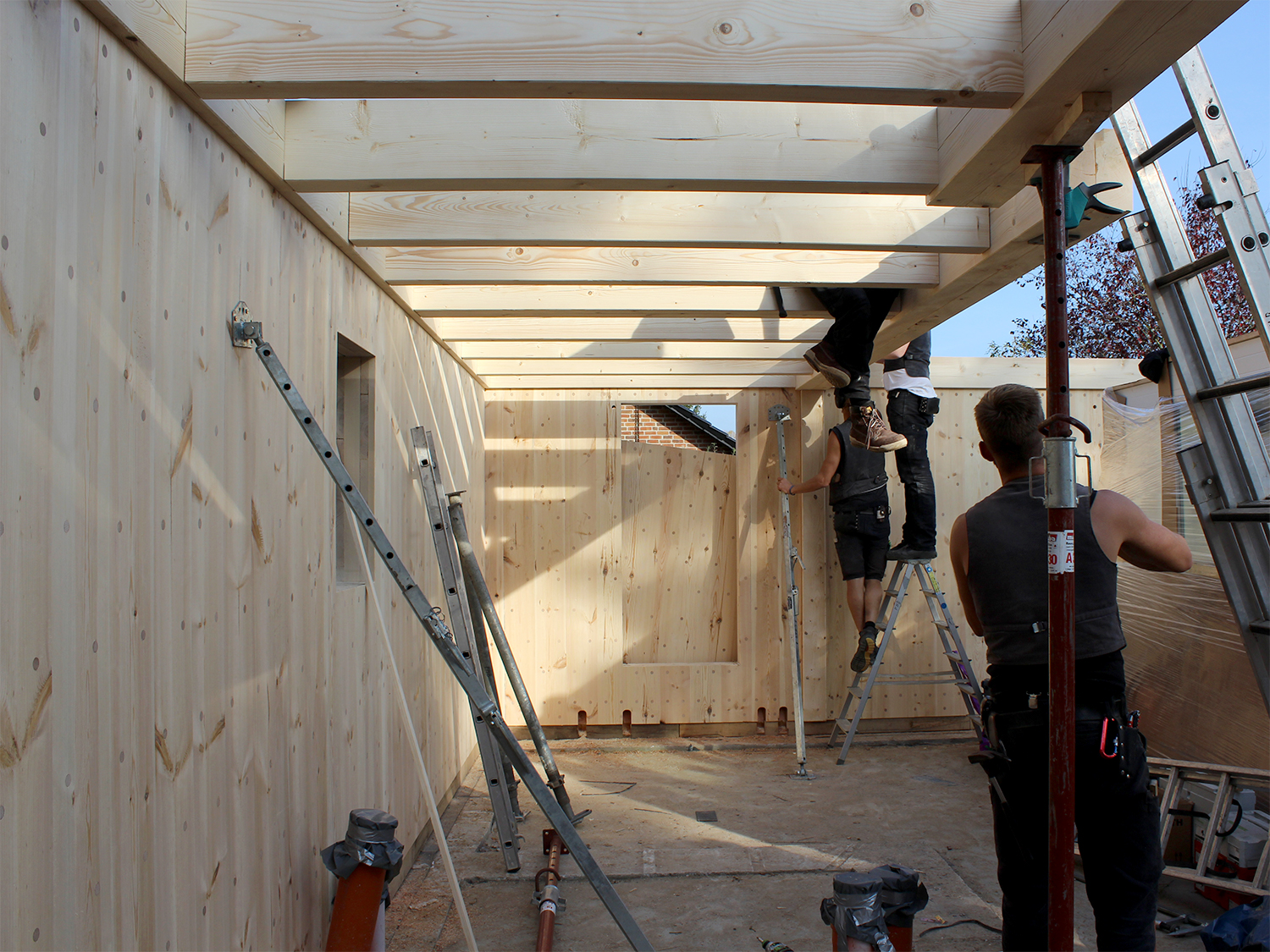 spreeplan-gesund-bauen-wochenendhaus-am-see-holzkonstruktion-in-mecklenburg-vorpommern-aufbau-holzstruktur