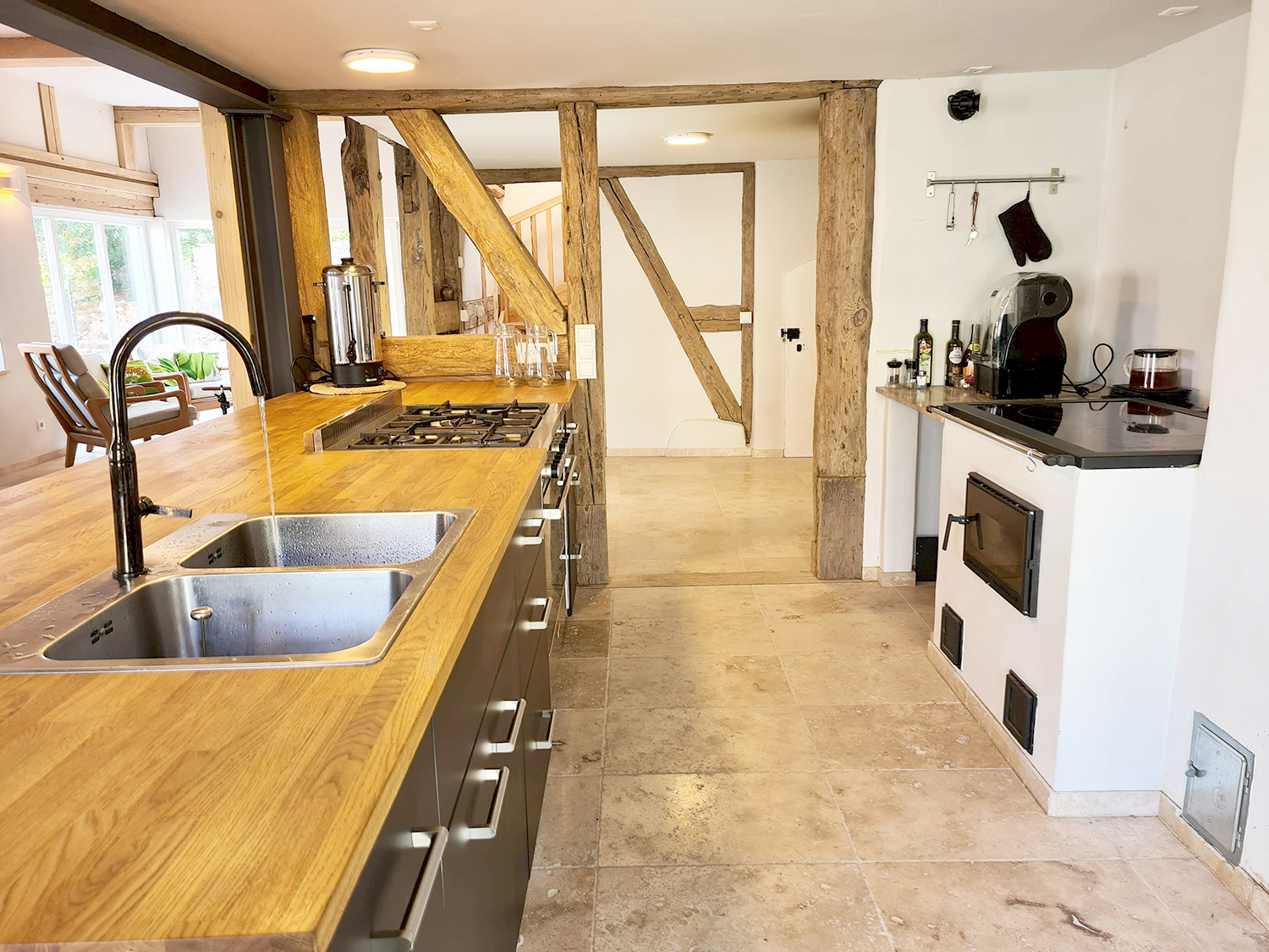 spreeplan-naturhaus-schorfheide-denkmalschutz-fachwerkhaus-oekologische-sanierung-gesund-bauen-kueche